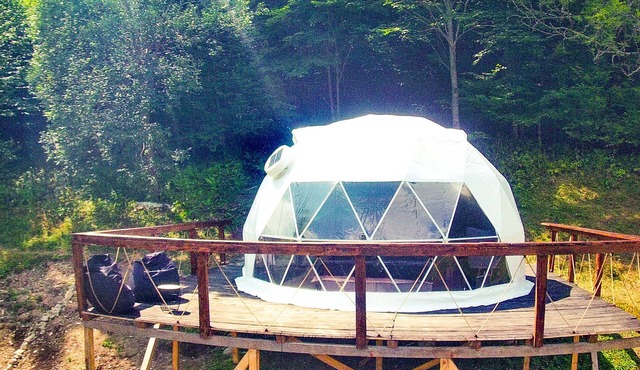 Luxury Glamping Dome in Apuseni Mountains in Izbita