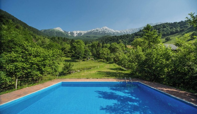 Luxury Nature Retreat, Heated Pool, Jacuzzi & Stunning Views in Tolmin