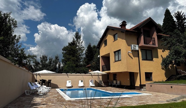Luxury private pool Villa in Sarajevo. in Sarajevo