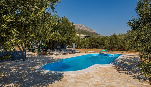 Luxury private villa complex with heated pool and jacuzzi, fit for parties!