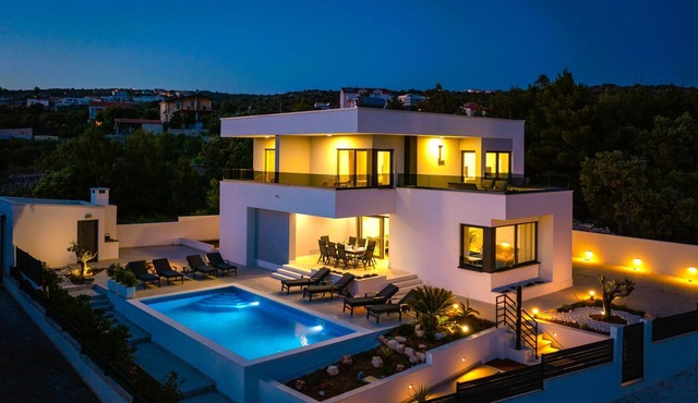 Luxury seafront Villa Dolce Vita, with private pool and parking