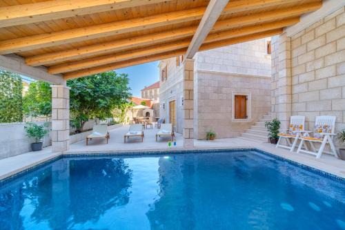 Luxury Stone Villa Nevija with heated pool in Milna