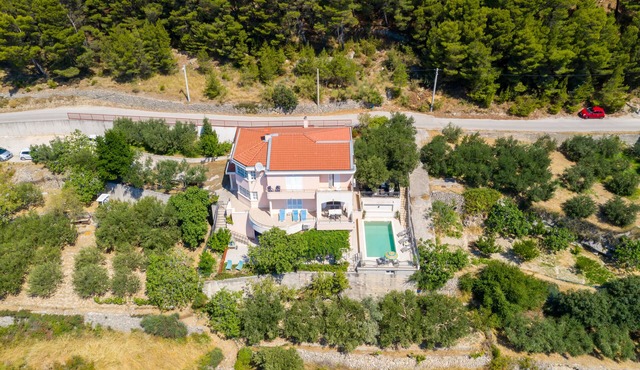 Luxury vacation Villa with amazing views, pool and jacuzzi