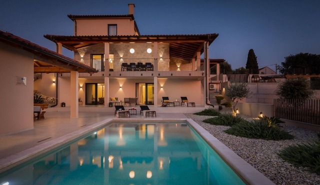 Luxury Villa Wave heated pool sauna, bbq, family