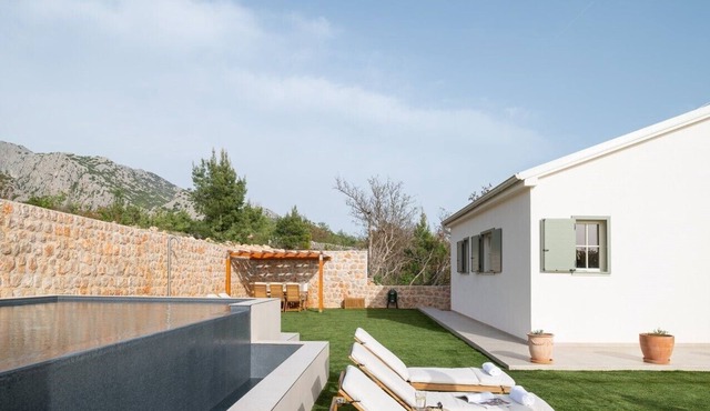 Luxury Villa Casa Sorelle seaview infinity heated pool, bbq, family