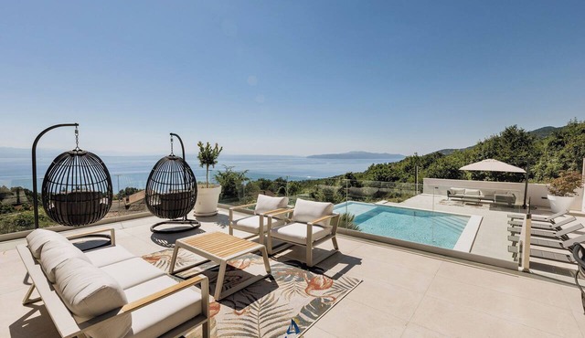 Luxury Villa for 14 with 2 Pools, Sauna & Sea View
