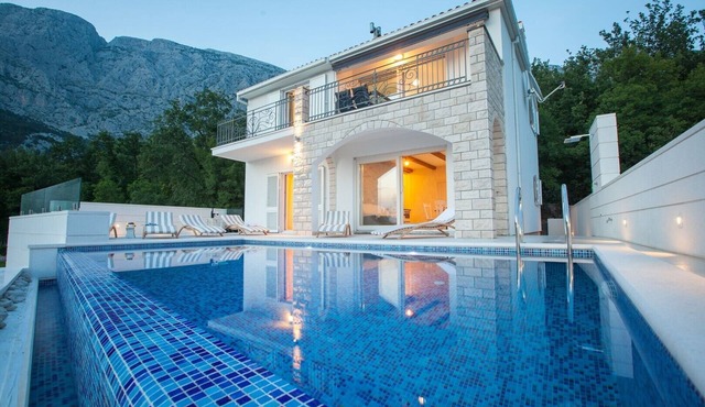 Luxury villa Retro fusion in Tucepi