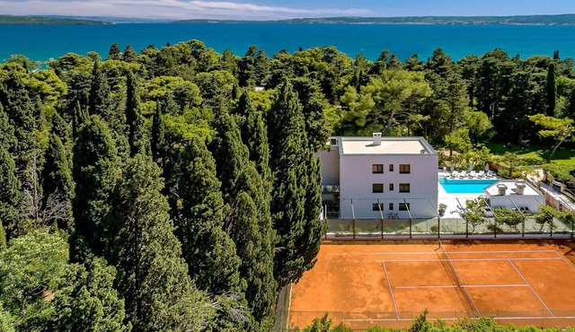 Luxury Villa Velvet Bourbon Split w/Pool & Tennis