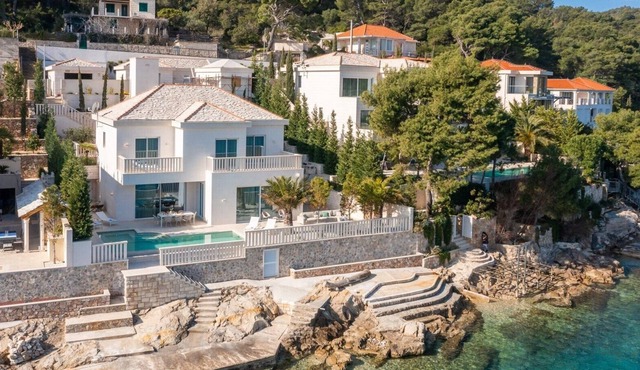Luxury villa White Sparkle Brac with heated pool, jacuzzi, gym, sauna in Selca
