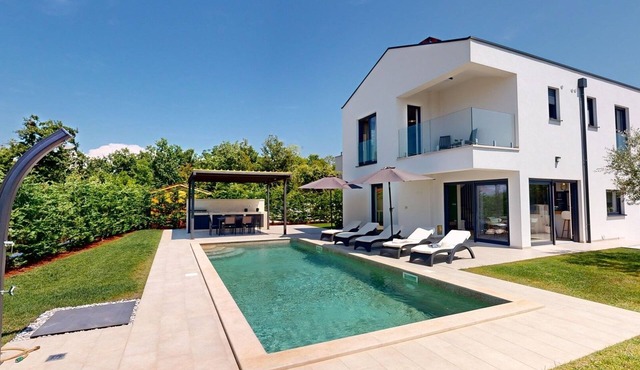 Luxury villa with a swimming pool Stranići, Poreč (K-27548) in Mihatovici