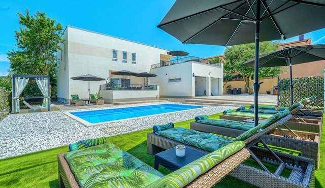 Luxury villa with a swimming pool Dicmo, Zagora (K-23249)