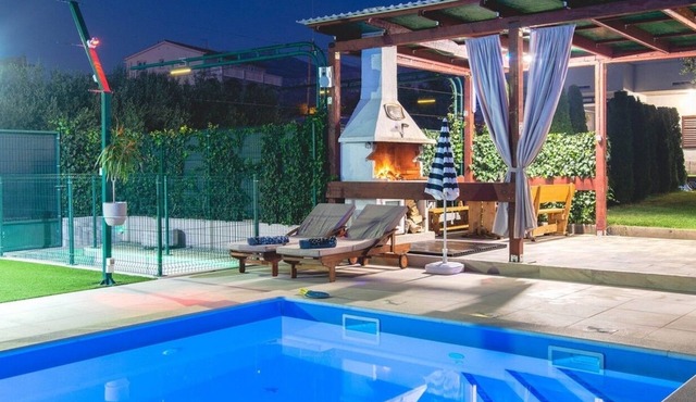 Luxury villa with a swimming pool Split (K-20334)