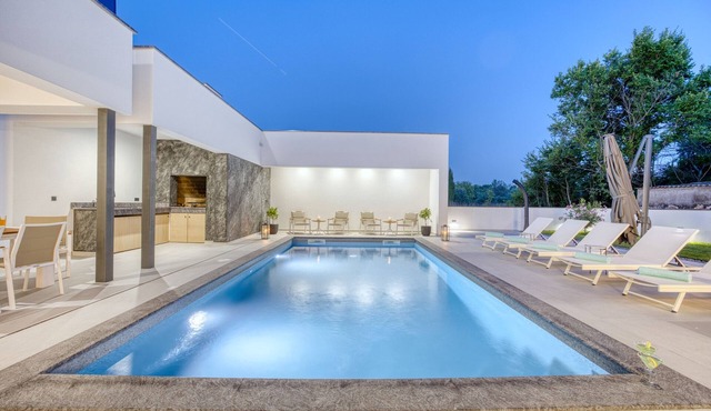 Luxury villa with a swimming pool Zaton, Zadar (K-23511)