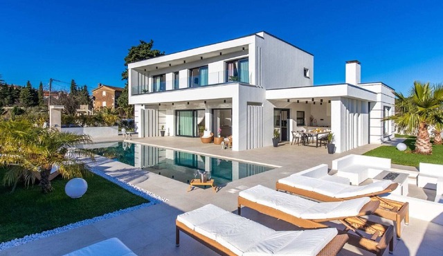 Luxury villa with an indoor and outdoor pool on the island of Krk