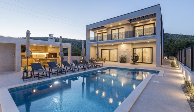 Luxury Villa with gym and children`s playground near Split