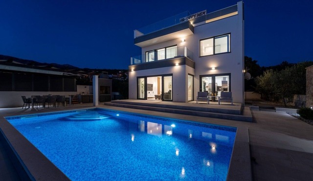 Luxury Villa Wonder heated pool 32 m2 family, sea view, bbq