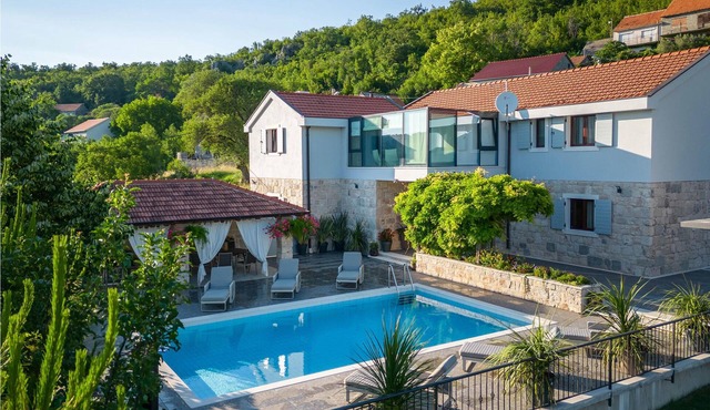 Luxury wellness vacation in modern vacation home in Trilj.