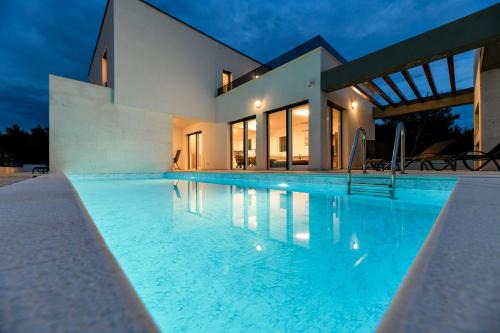 Luxusvilla Christian direkt am Meer mit Pool