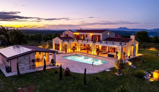 Magnificent Villa Antea with swimming pool, sauna and jacuzzi in Hrboki