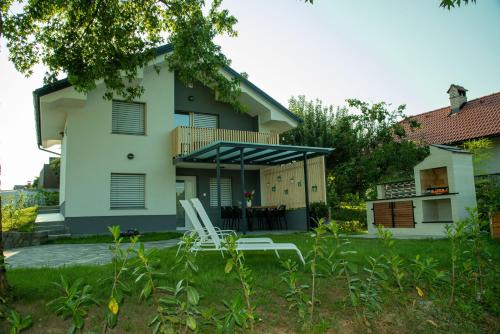 Mala Vila Kolpa in Griblje