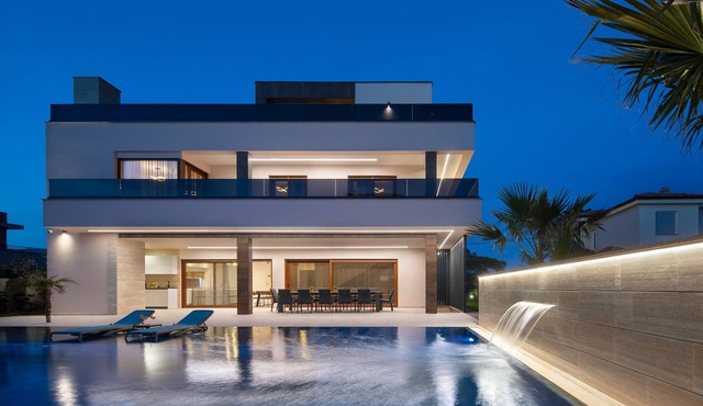 Malibu Royal - Luxury villa with pool & spa