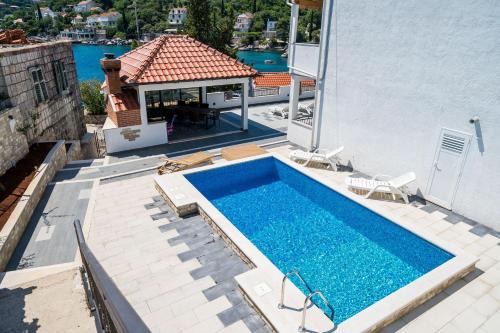 Mata Family Apartments in Molunat