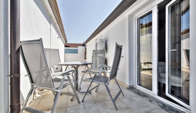 Mediterranean apartment just 300 metres from the beach - dog-friendly in Umag