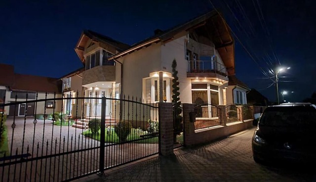 MeLux Airport House in Nicolești