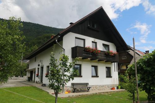 MILKA 52 in Bohinj