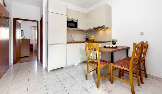 MIRELA One-Bedroom Apartment 2