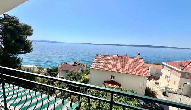 mit Balkon und herrlichem Meerblick by Interhome