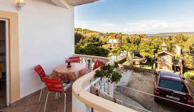 MODERN 1 BED. APARTMENT/STUNING SEAVIEW VILLA IN CROATIA!