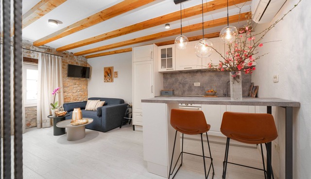 Modern apartment for 2 persons in the Porec old town , only 150m from the beach.