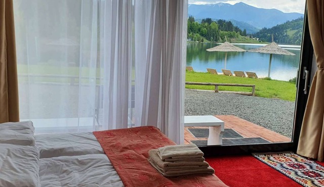 Modern apartment on the shore of Lake Colibița in Colibita