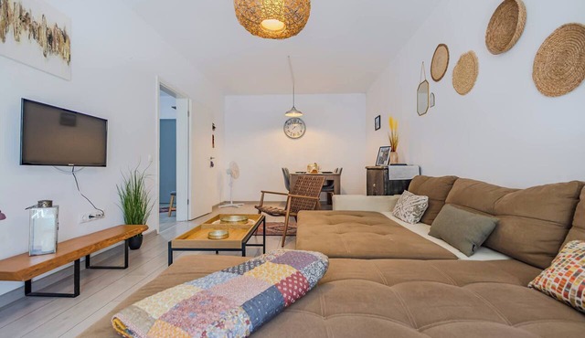 Modern Apt - Free Parking - Fast WiFi - Near Centre in Brașov