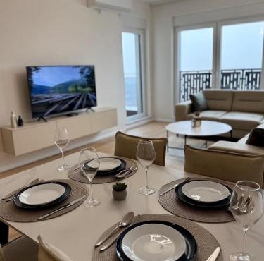 Modern Apt Near Bus Station in Prishtinë
