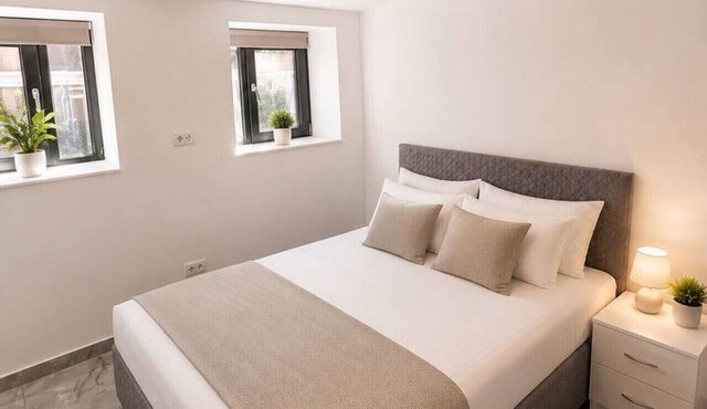 Modern & Elegant Apartment | King Bed in Bucharest