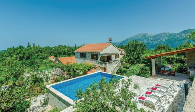 Modern furnished apartment on the upper floor of a stone house in the rural village Radovcici.