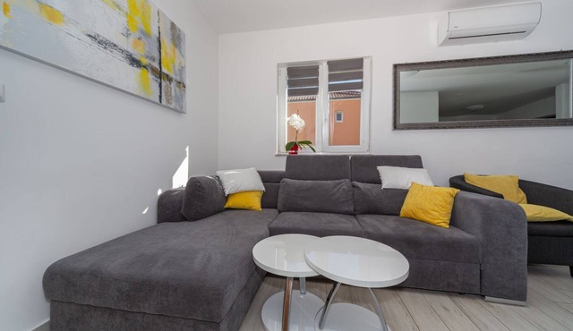 Modern groundfloor apartment for 2 persons in Biograd na Moru