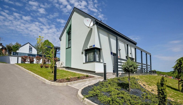 Modern home in vineyards with shared sauna