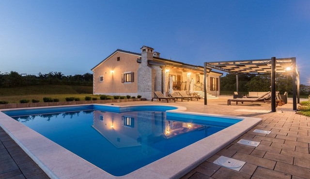Modern Villa Elida with pool