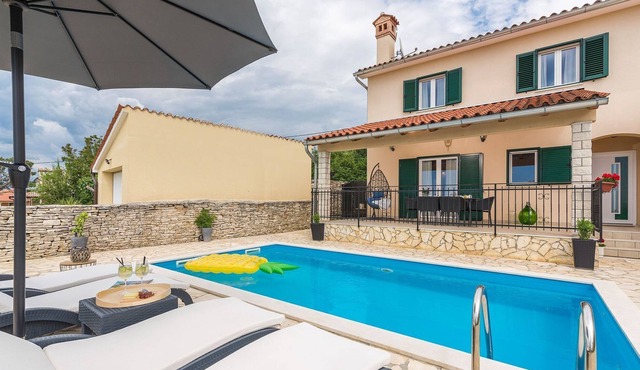 Modern villa for 6 persons and with pool, near Kanfanar