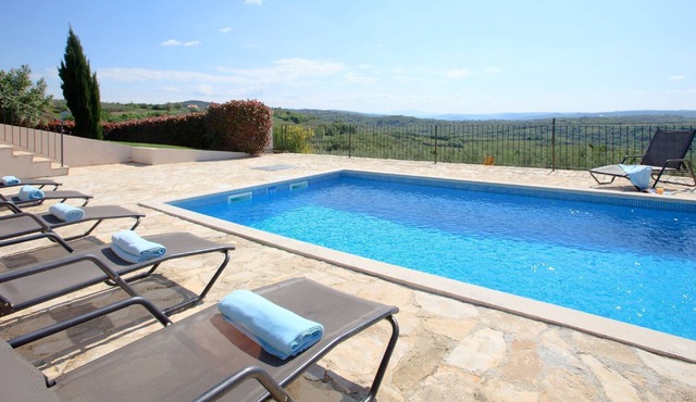 Modern Villa in Baredine with Pool