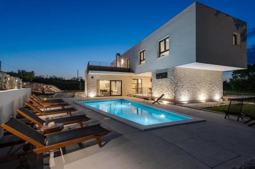 Modern Villa M30 with private pool, 3 en-suite bedrooms