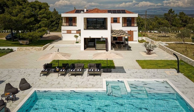 Modern villa with infinity pool near Skradin