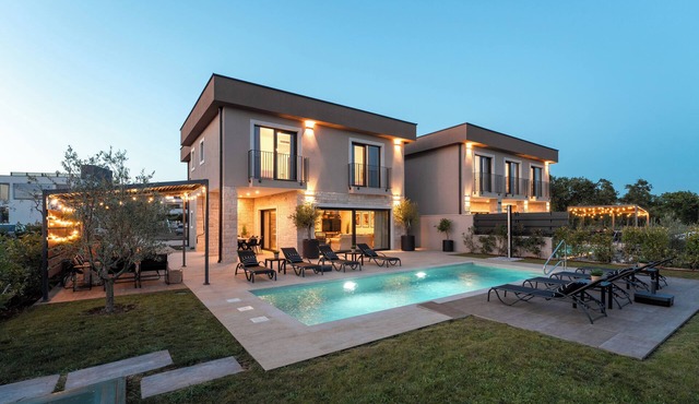 Modern villa with pool and wellness, 8 persons, family-friendly in Poreč