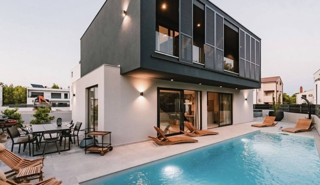 modern villa with pool javuzzi sauna