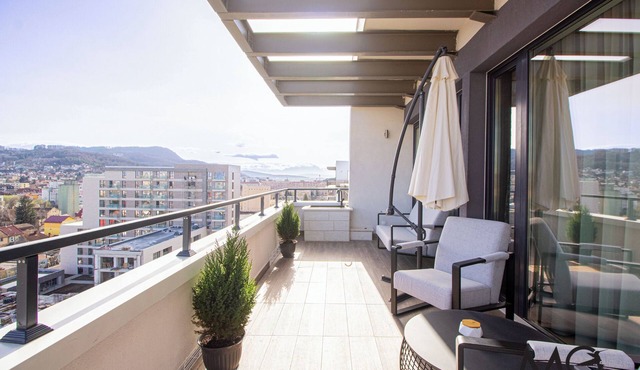 MoHost Penthouse | Luxury Stay with Mountain Views in Brașov
