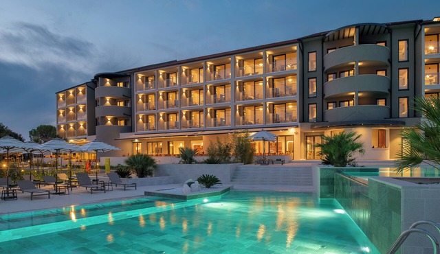Molum Hotel & Residences