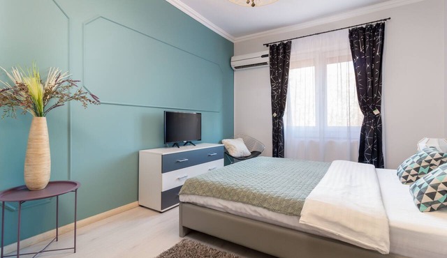 Moonlight Central Apartment 8 - quiet, 3 minutes from center in Oradea